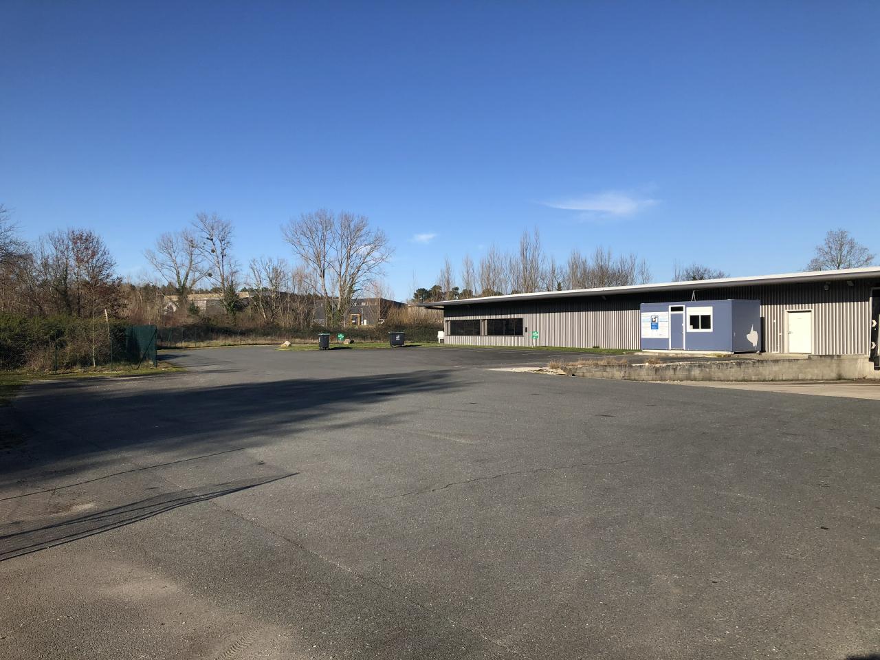 Local d'activité Saint-Médard-d'Eyrans 1200m² Location local d'activité Saint-Médard-d'Eyrans Gironde OLACT2317734 1
